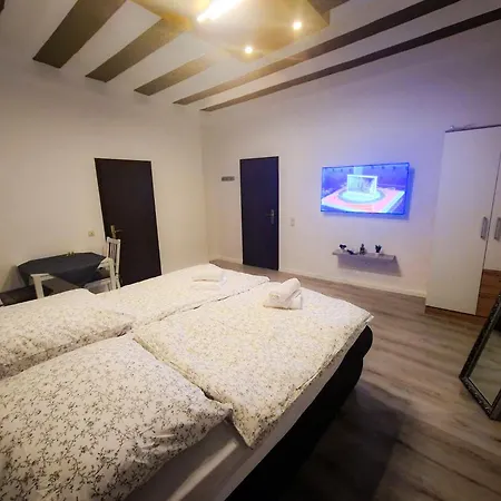 Historisches Haus Am Fusse Der Festung Ehrenbreitstein Am Schoenen Rhein *